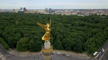 Berlin'de parlak zafer Anıtı