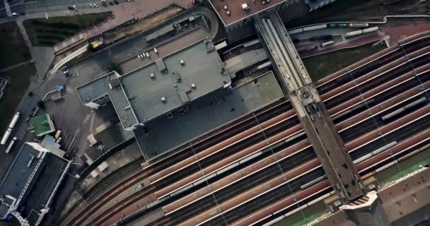 Registo aéreo da estação ferroviária — Vídeo de Stock