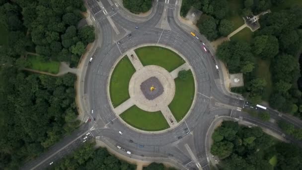 ベルリンで光沢のある戦勝記念塔 — ストック動画