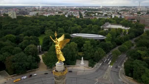 Fényes Victory Column Berlinben — Stock videók