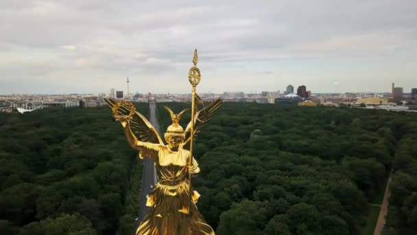 Glanzende Siegessäule in Berlijn — Stockvideo
