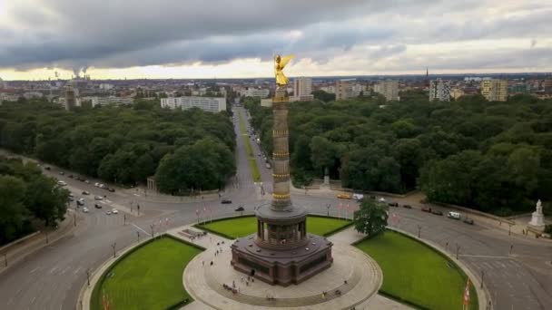 Shiny Victory Column in Berlin — Stock Video