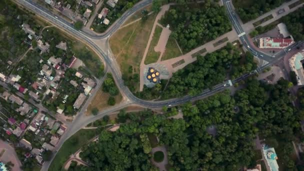 Аэросъемка черниговского городского пейзажа — стоковое видео