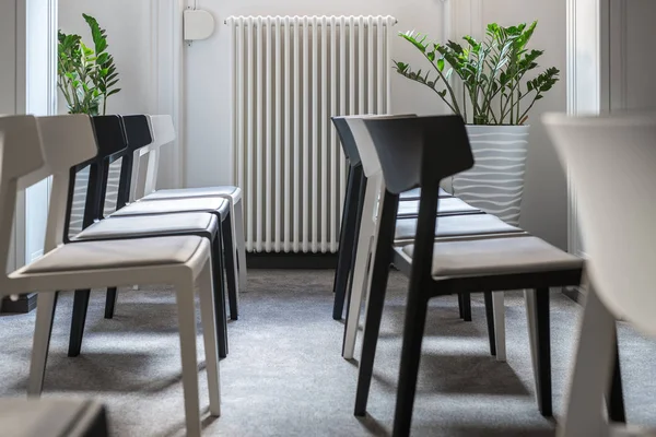 Rows Black White Chairs Conference Room White Walls Gray Floor — Stock Photo, Image