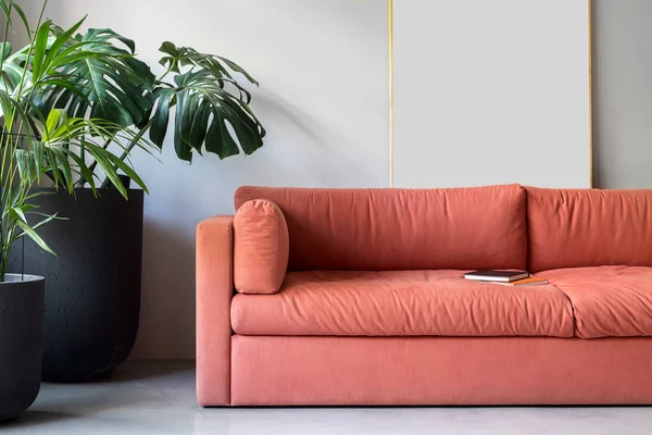 Snygg kontoret med zon för koppla av med soffa — Stockfoto
