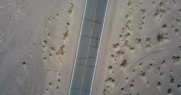 Top view on highway in Death Valley in USA — Stock Video