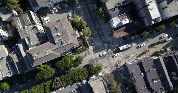 Verkehr auf den Straßen von San Francisco in den USA — Stockvideo