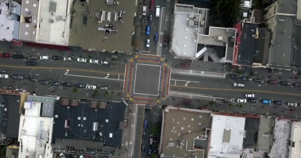 Castro distrikt mit armbrust regenbogen in san francisco in usa — Stockvideo