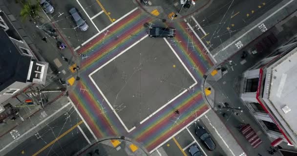 アメリカのサンフランシスコで虹横断歩道とカストロ — ストック動画
