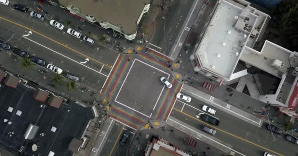 アメリカのサンフランシスコで虹横断歩道とカストロ — ストック動画