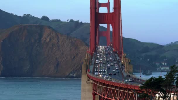 旧金山金门大桥的照明交通 — 图库视频影像