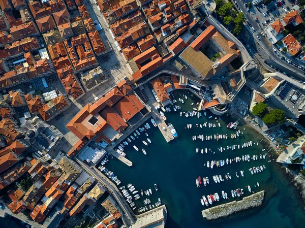 Kijk op zee baai en oude stad van Dubrovnik in Kroatië — Stockfoto