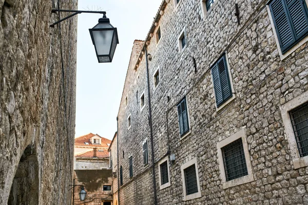 Street Old Stone Houses Windows Shutters Blue Sky Background Dubrovnik — Stock Photo, Image