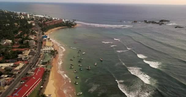 海岸沿い町、その砂の海岸の熱帯の風景 — ストック動画