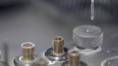 Hareketli yüksek hızlı iğ Diş freze tezgahı, closeup manzaraya