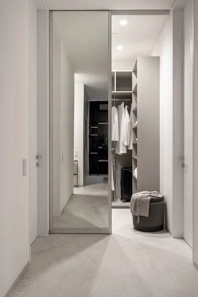 Modern wardrobe with sliding mirrored doors and luminous lamps — Stock Photo, Image