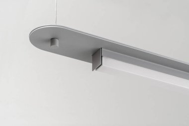 Studio ışık duvar arka plan asılı gri metal lamba