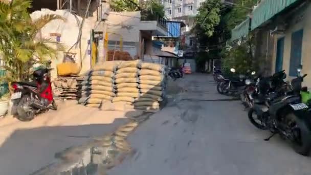 Videoinspelning under motorcykel rida på gatan i Nha Trang — Stockvideo