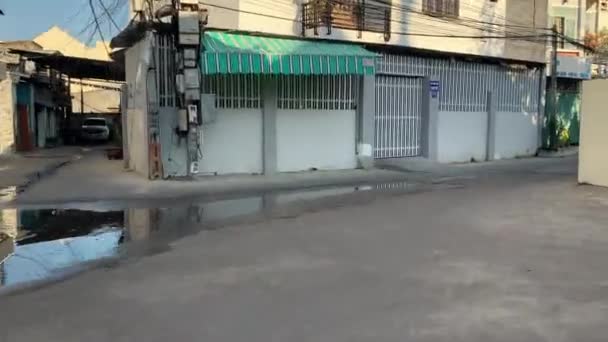 Grabación de vídeo durante el paseo en moto en la calle de Nha Trang — Vídeo de stock