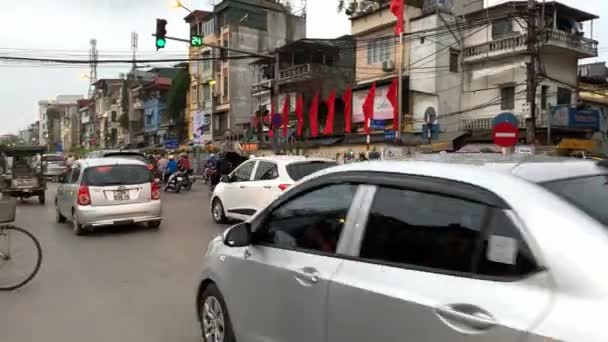 Large traffic of motorbikes and cars on busy crossroad in Hanoi — Stockvideo