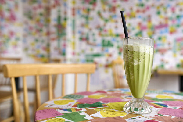Delicious cocktail on table in colorful unusual cafe — Stock Photo, Image