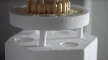 Diş fırınında kurutma işleminde yakın çekim görünümü