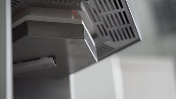 Tampilan close up di proses pengeringan dalam oven gigi — Stok Video