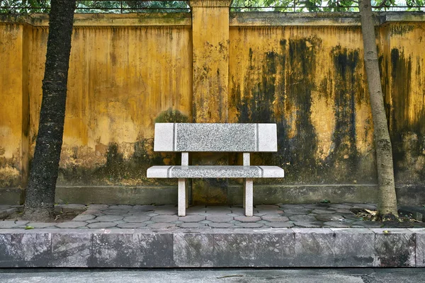 Colorful street with light bench in Hanoi — Stock Photo, Image