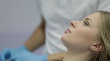 Diş kliniğinde muayene güzel kadın diş