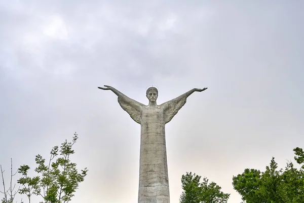 Widok na wielki pomnik Jezusa w miejscowości Maratea we Włoszech — Zdjęcie stockowe