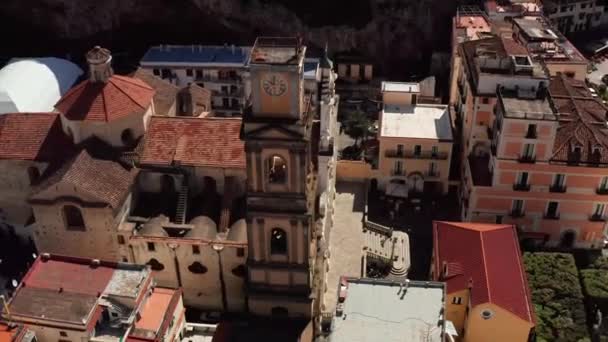 Vista en el casco antiguo de Minori en Italia — Vídeos de Stock