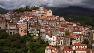 Italya 'daki Rivello 'nun eski kentinde görünüm