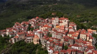 Italya 'daki Rivello 'nun eski kentinde görünüm