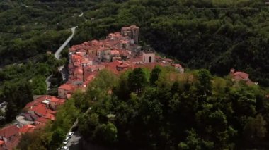 Italya 'daki Rivello 'nun eski kentinde görünüm