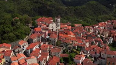 Italya 'daki Rivello 'nun eski kentinde görünüm