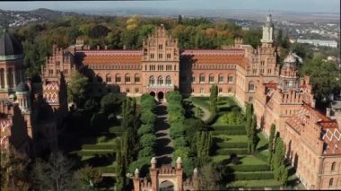 Ukrayna 'daki eski Chernivtsi Üniversitesi' nin manzarası harika.