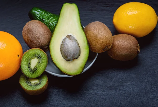 Bandeja Fruta Una Pizarra — Foto de Stock