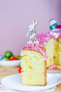 Tatlı ve iştah açıcı cupcake pembe yağmurlama ile