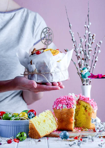 Manis Dan Lezat Cupcake Dengan Taburan Merah Muda — Stok Foto