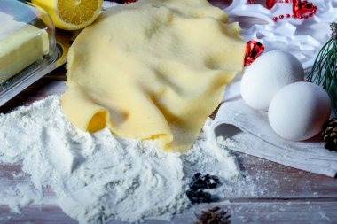 Sandy kokulu bisküvi şenlikli masaya