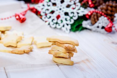 Sandy kokulu bisküvi şenlikli masaya