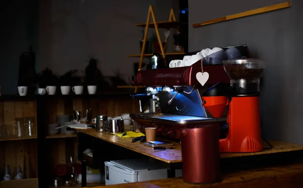 Kaffeetrinken Einem Café Dunkler Weise — Stockfoto