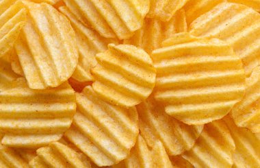 İştah açıcı soyulmuş cips. Yemek fişleri arka plan. Gıda arka plan.