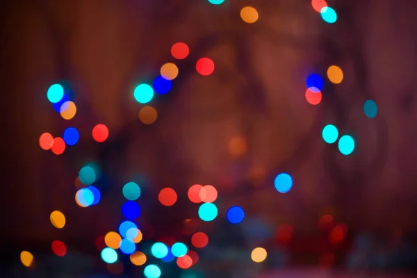 Mooie Bokeh Een Donkere Achtergrond Feestelijke Verlichting Garland Donkere Sleutel — Stockfoto