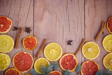 Yeni yıl hediyeleri. Ambalaj Noel hediyeleri. Işıklarla garland. Yeni yıl.