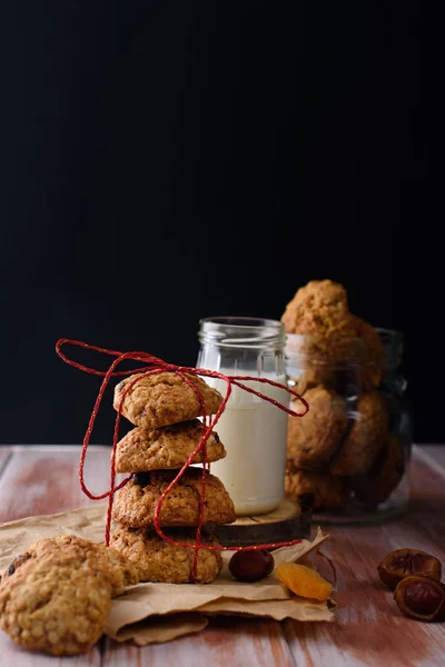 Galletas Avena Con Pasas Albaricoques Secos Sobre Mesa — Foto de Stock