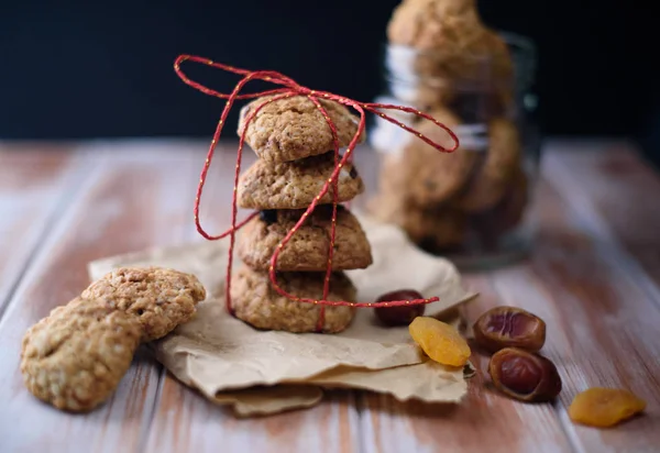 Galletas Avena Con Pasas Albaricoques Secos Sobre Mesa — Foto de Stock