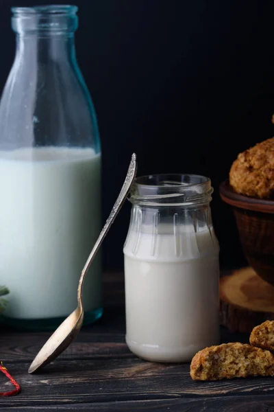 Biscoitos Aveia Com Passas Damascos Secos Mesa — Fotografia de Stock