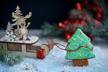 Tatlı ve lezzetli taklit pianniki. Gingerbread bir domuz şeklinde. 2019 domuz yılıdır.