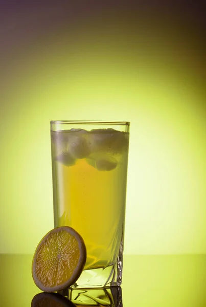 Холодный Вкусный Напиток Лимончелло Коктейль Лимоном — стоковое фото